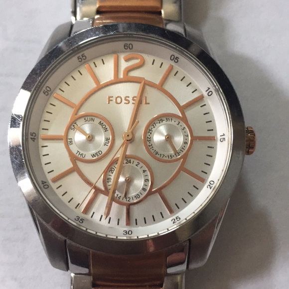 Fossil Watch- Working! Box Included - Picture 3 of 15
